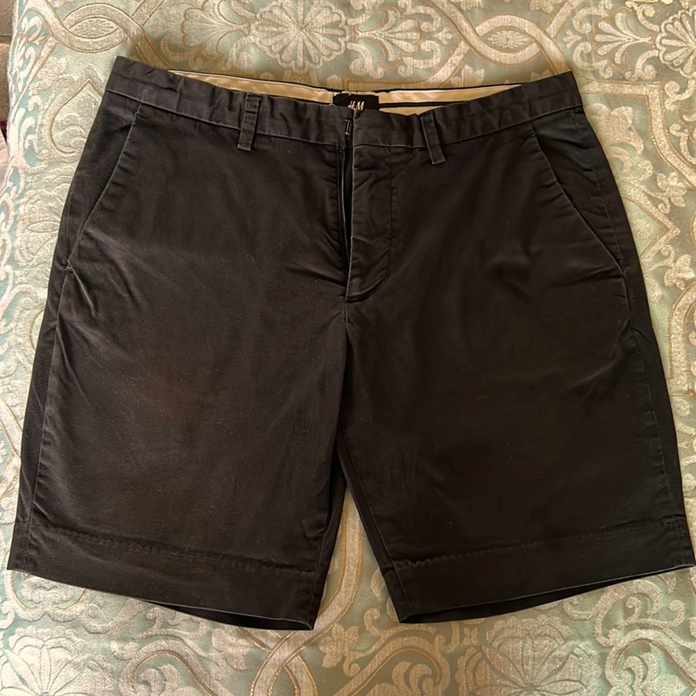 33R H&M Black Khaki Shorts